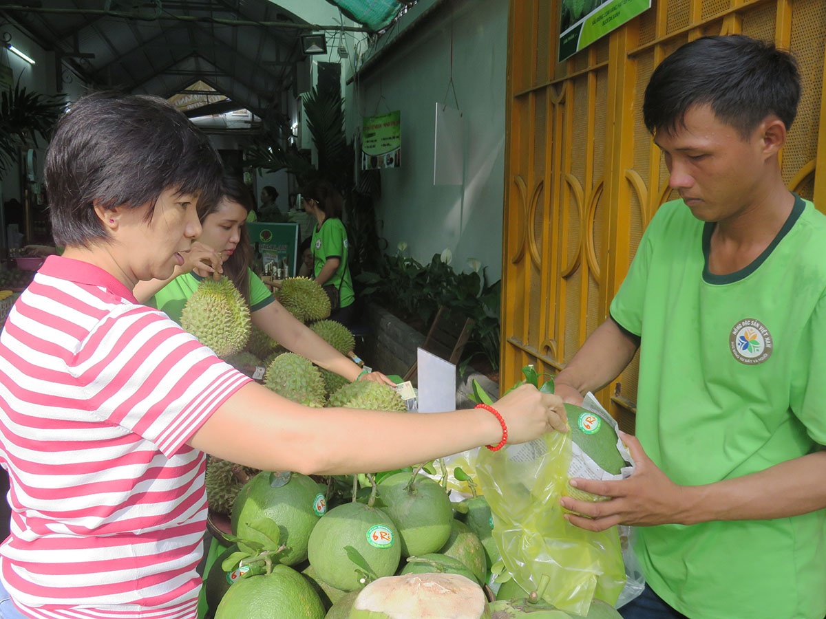 phiên chợ sạch của người dân sài gòn ảnh 5 phien cho sach cua nguoi dan sai gon anh 5
