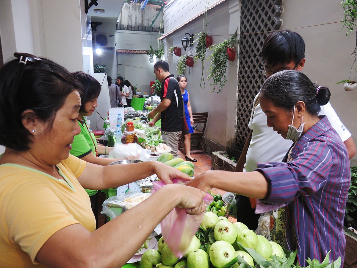 phiên chợ sạch của người dân sài gòn ảnh 7 phien cho sach cua nguoi dan sai gon anh 7