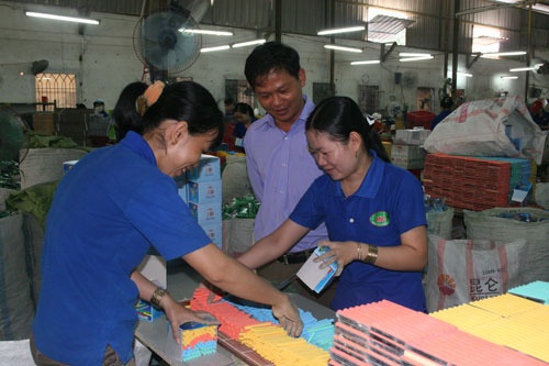 Hop kin dua ra 3 phuong an tang luong toi thieu nam 2017 hinh anh