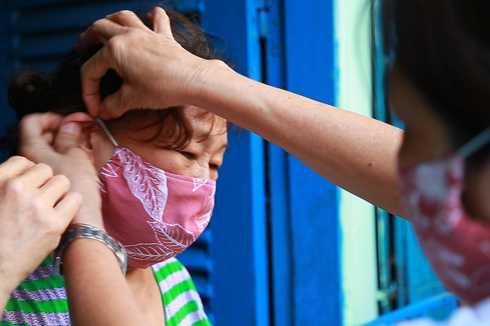 May khau trang vai phat mien phi o TP.HCM hinh anh