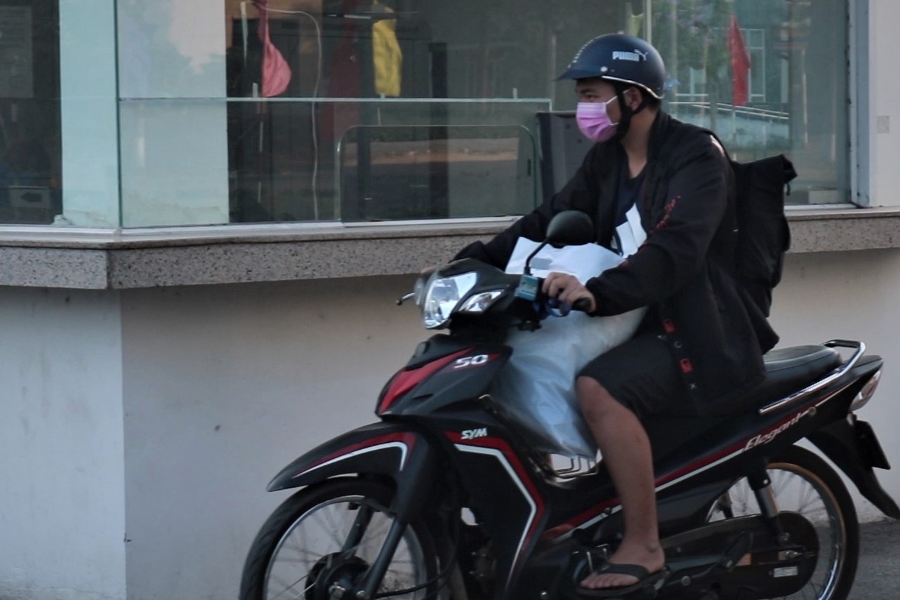 Hon 4.000 sinh vien roi KTX Dai hoc Quoc gia TP.HCM de tranh dich hinh anh