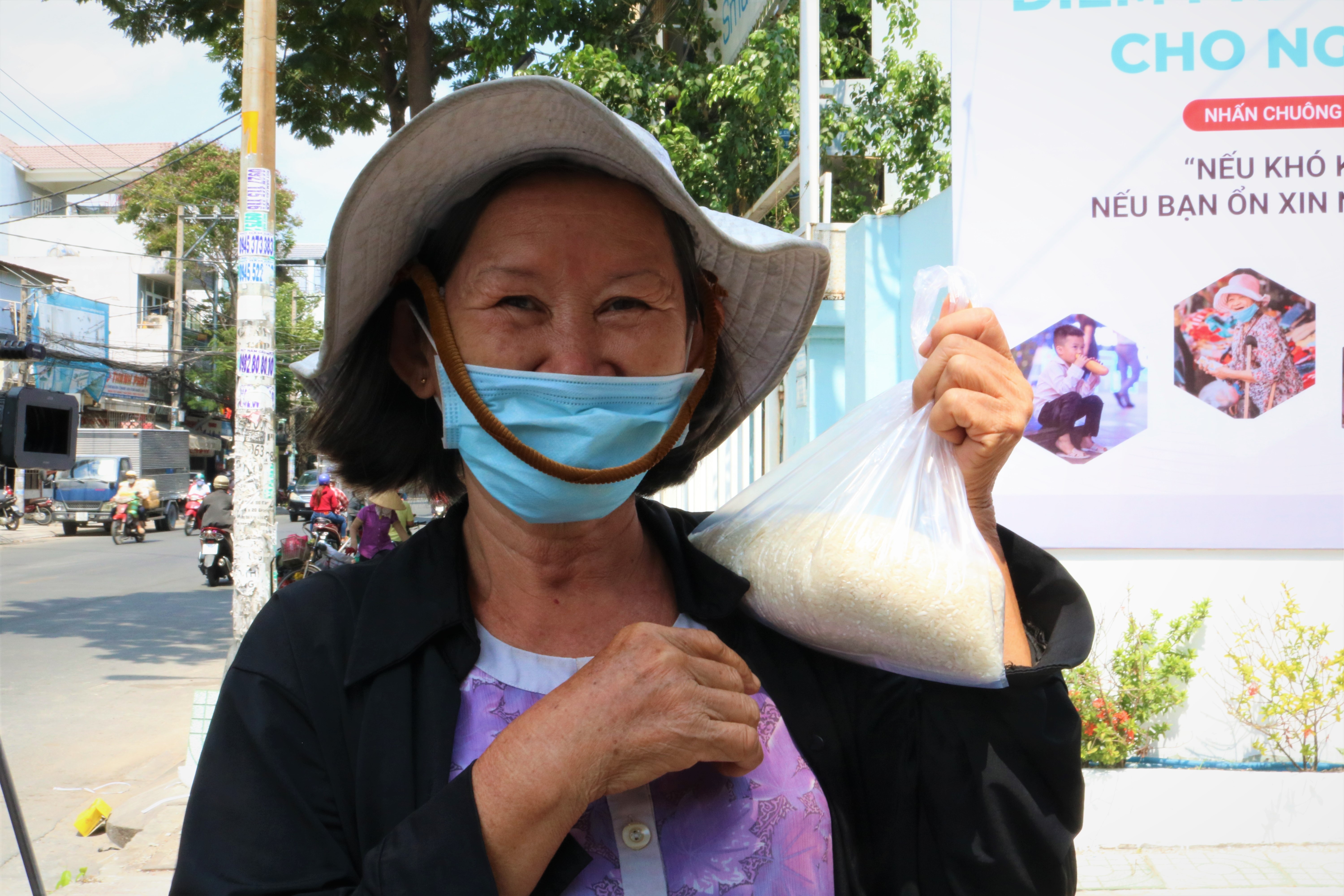 May phat gao tu dong 24/24 cho nguoi kho khan tai TP.HCM hinh anh