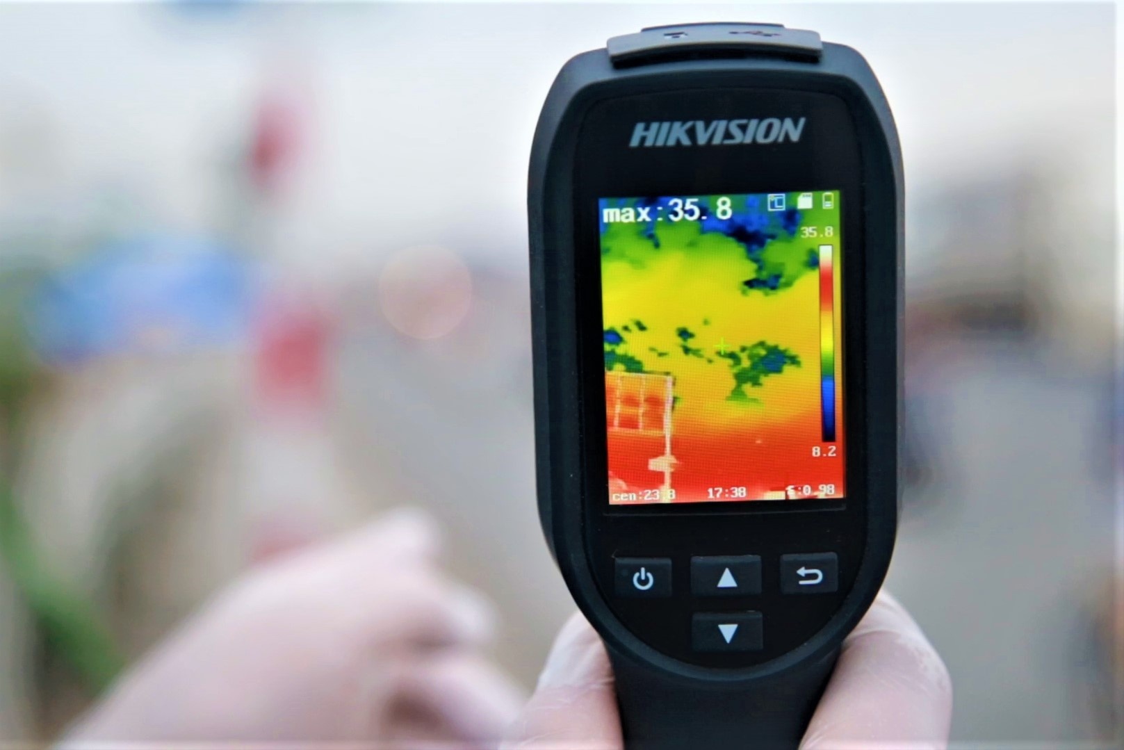 Thu nghiem camera anh nhiet tai chot kiem soat dich cua ngo TP.HCM hinh anh