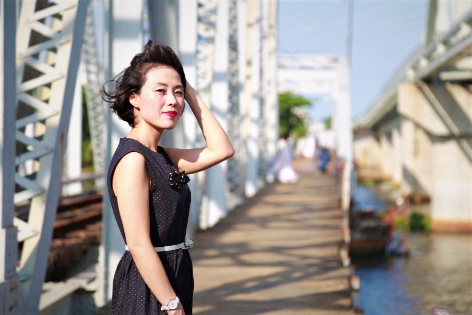 Nguoi dan luu luyen chup anh chia tay cau sat 118 nam tuoi hinh anh