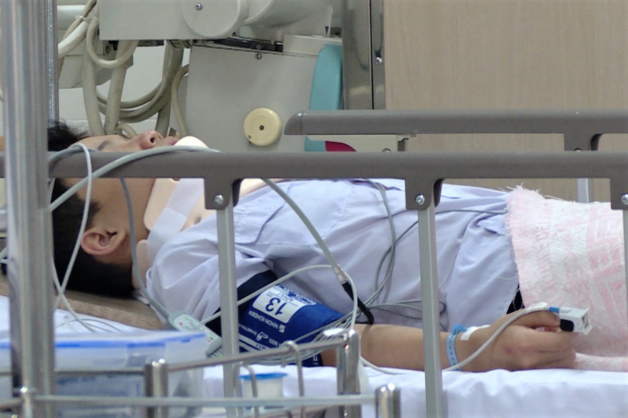 BV Nhi dong 2 chuan bi phuong an mo khan cap cho hoc sinh bi cay de hinh anh