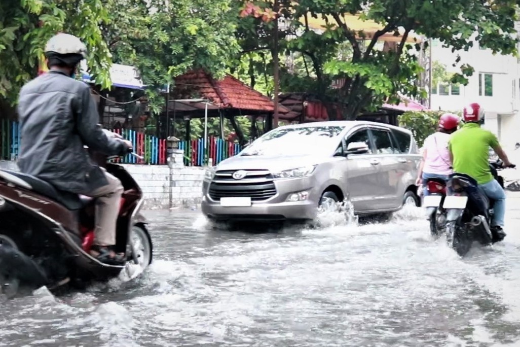 Khu Thao Dien ngap sau con mua chieu cuoi tuan hinh anh