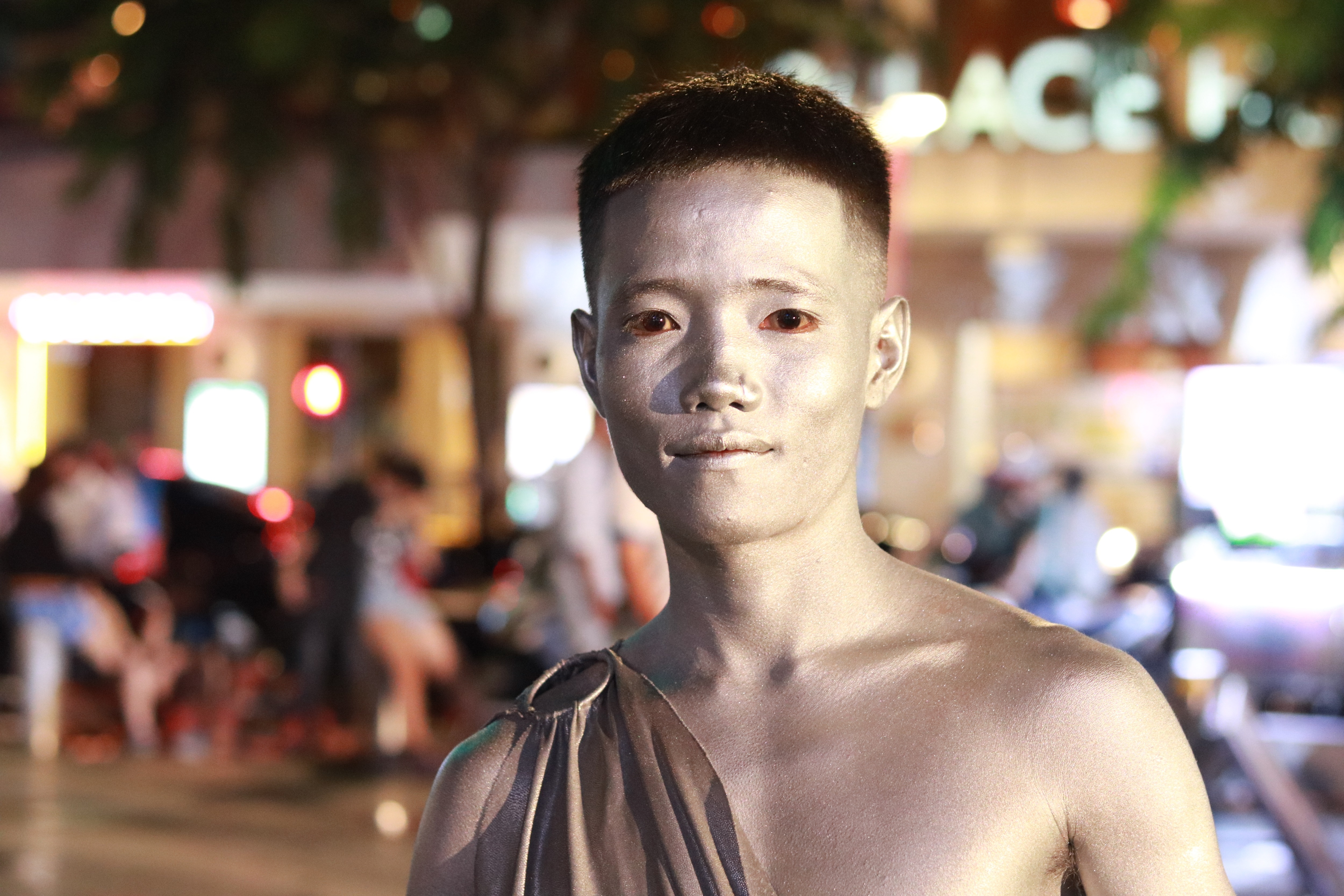 Nhan tuong o pho di bo Nguyen Hue: 'Thich nhat duoc khen dep trai qua' hinh anh