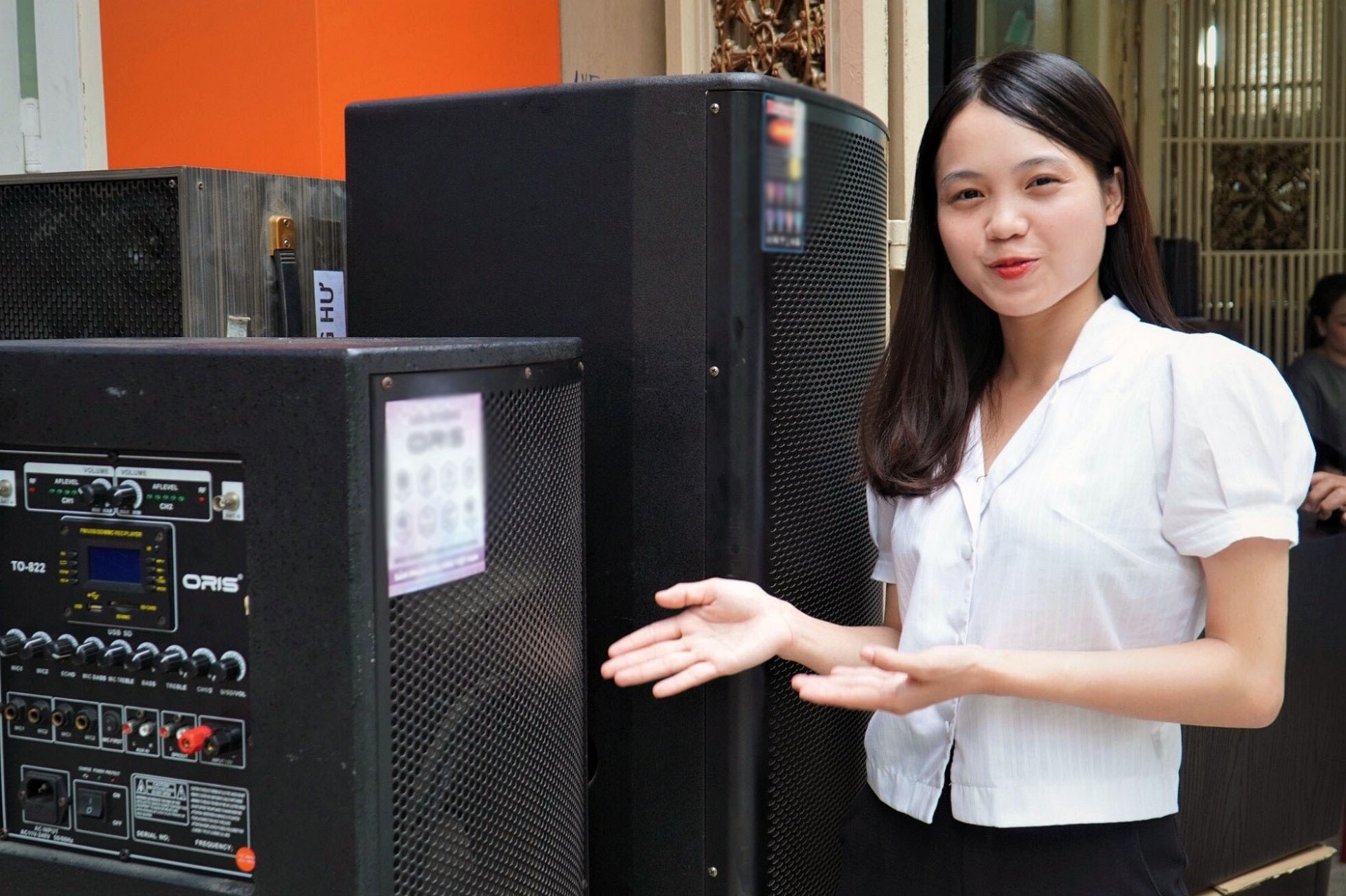 'Am thanh loa keo co the dat muc 120 dB gay diec tai' hinh anh