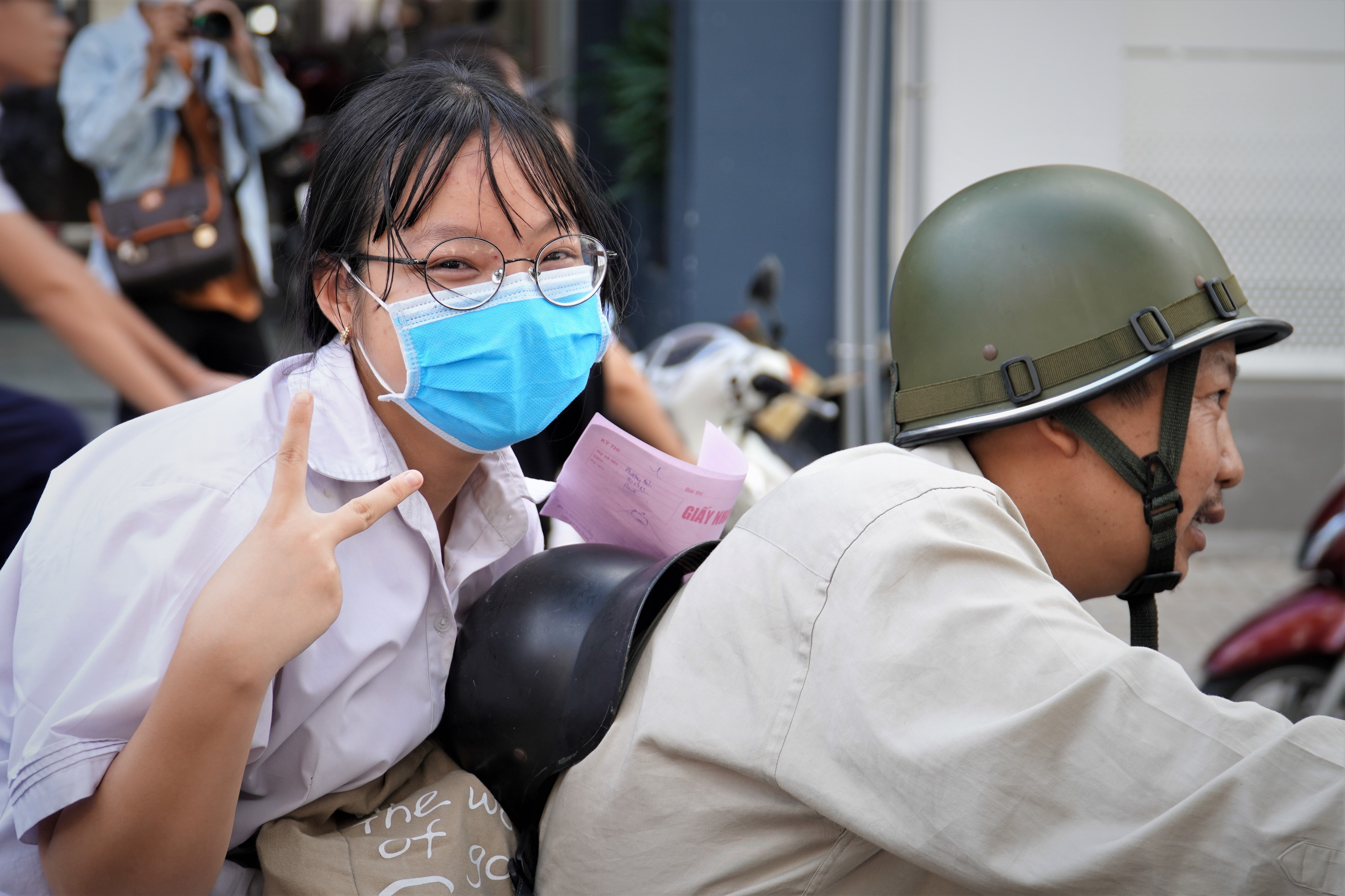 Thi sinh tu tin dat 9 diem mon Ngoai ngu chi sau 20 phut thi hinh anh