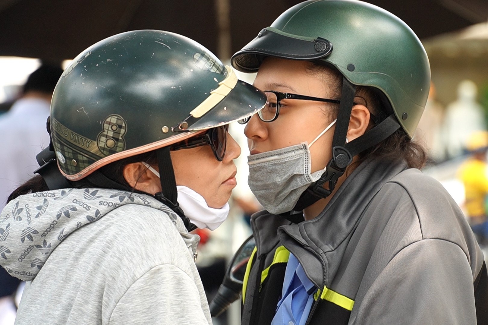 Hoan thanh mon thi cuoi vao lop 10, thi sinh TP.HCM hao huc cho thuong hinh anh