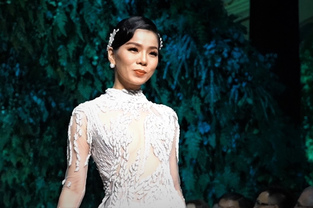 Le Quyen toat mo hoi tren san catwalk hinh anh