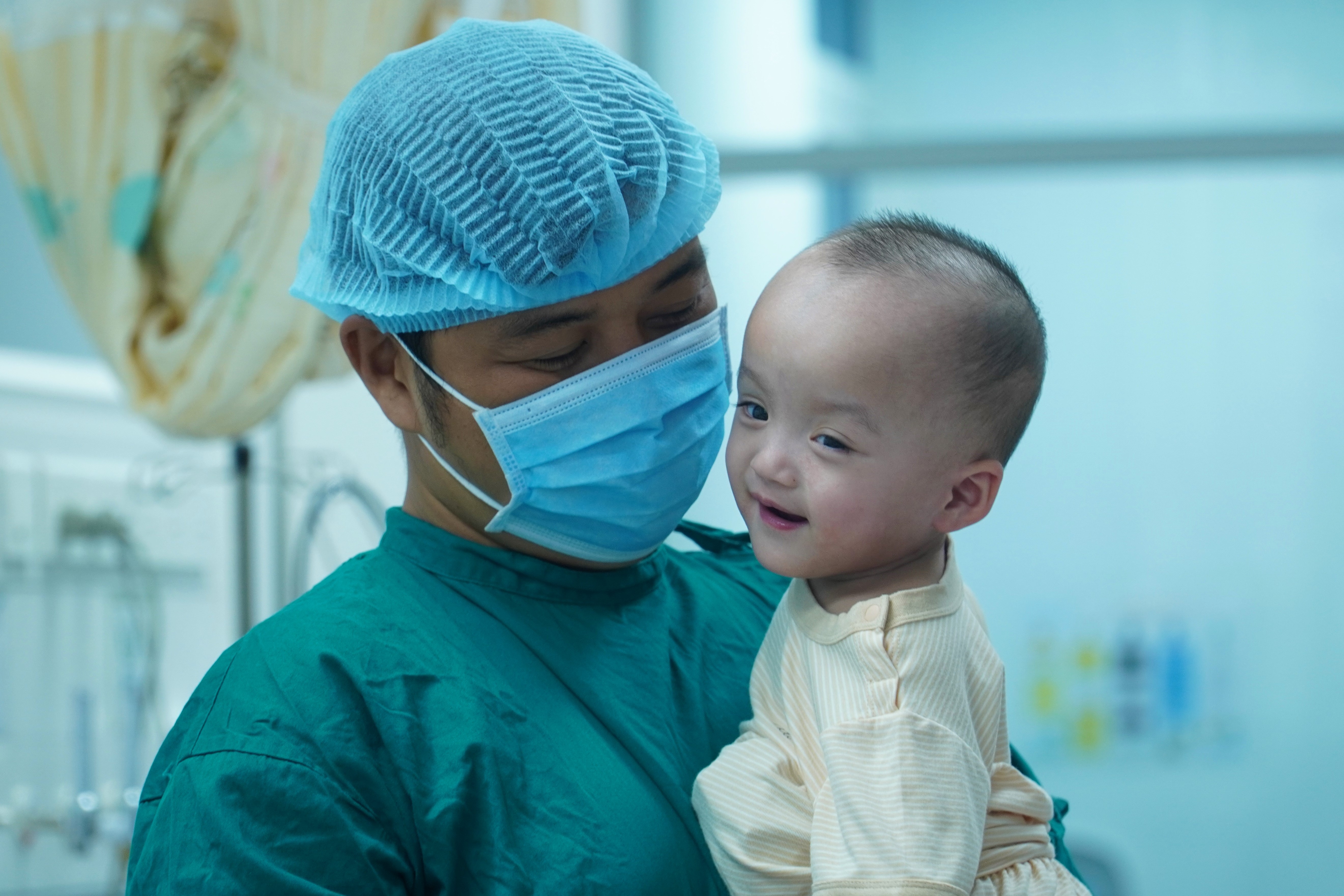 Truc Nhi va Dieu Nhi tu ngoi suot 30 phut hinh anh