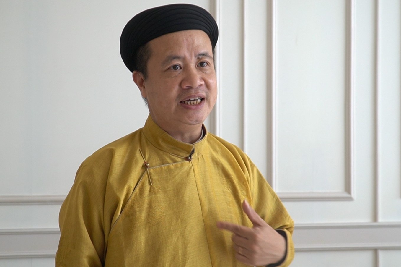 'Tran trong viec can bo cong chuc mac ao dai truyen thong' hinh anh