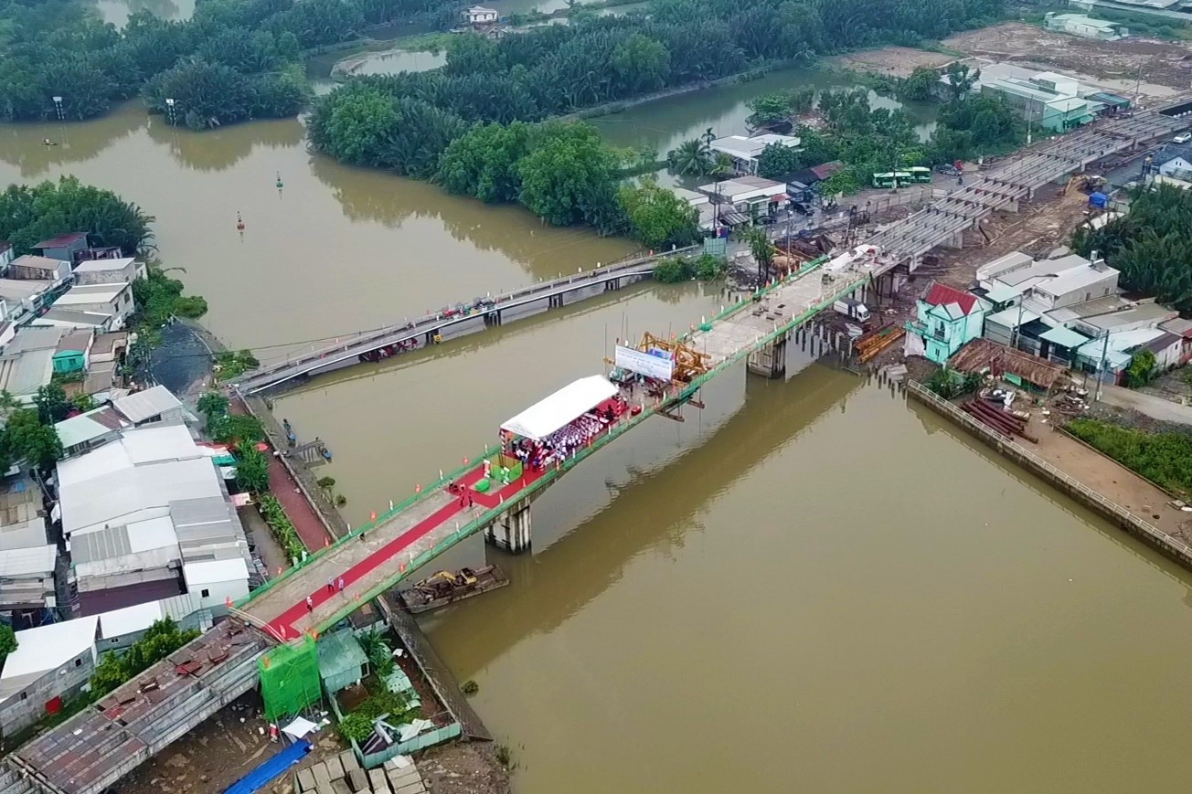 Hop long cau Phuoc Loc hinh anh