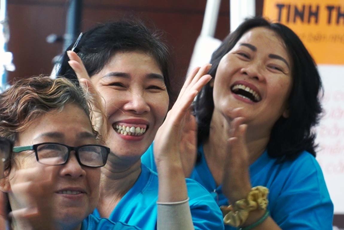 Benh nhan ung thu hoc yoga cuoi o TP.HCM hinh anh