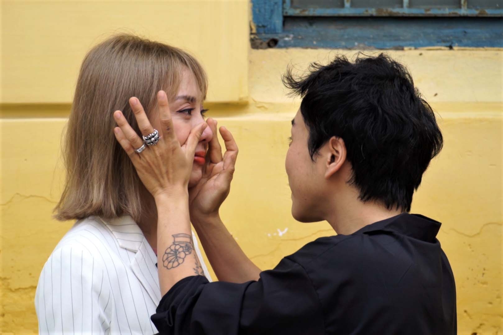 Miko Lan Trinh khoc sau phien toa phuc tham hinh anh