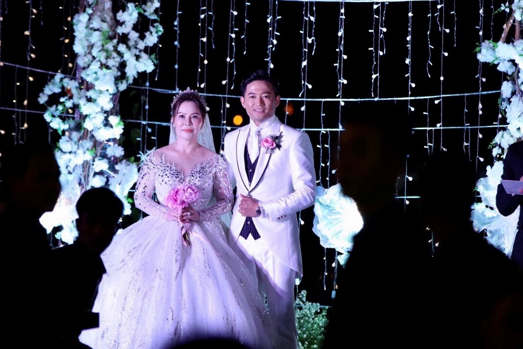 Dong nghiep bat ngo khi Quy Binh ket hon hinh anh