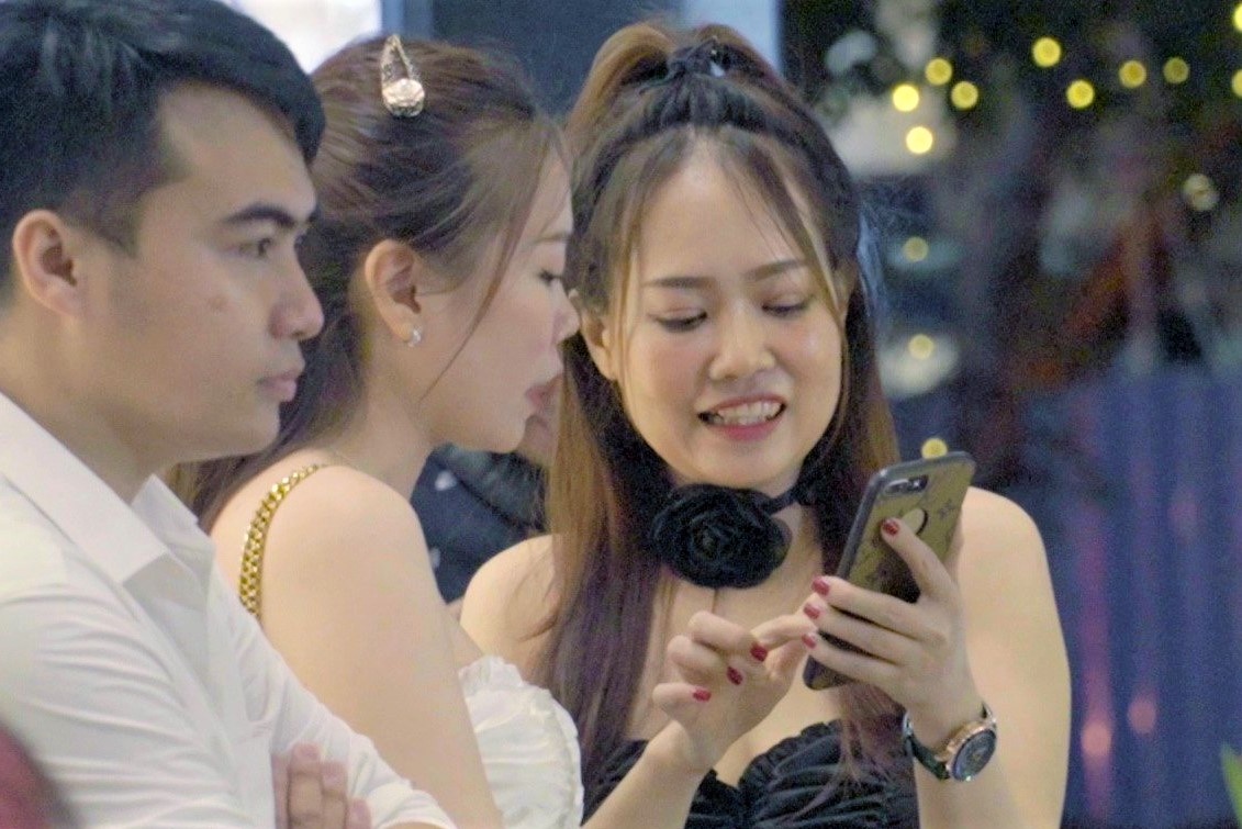 Chi nua thang luong mua sam cuoi tuan truoc Giang sinh hinh anh