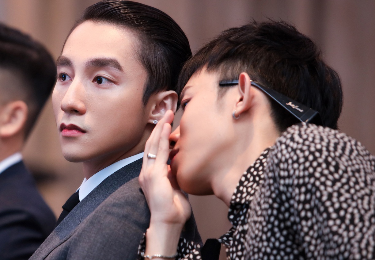 Son Tung M-TP xuat hien banh bao o hop bao hinh anh