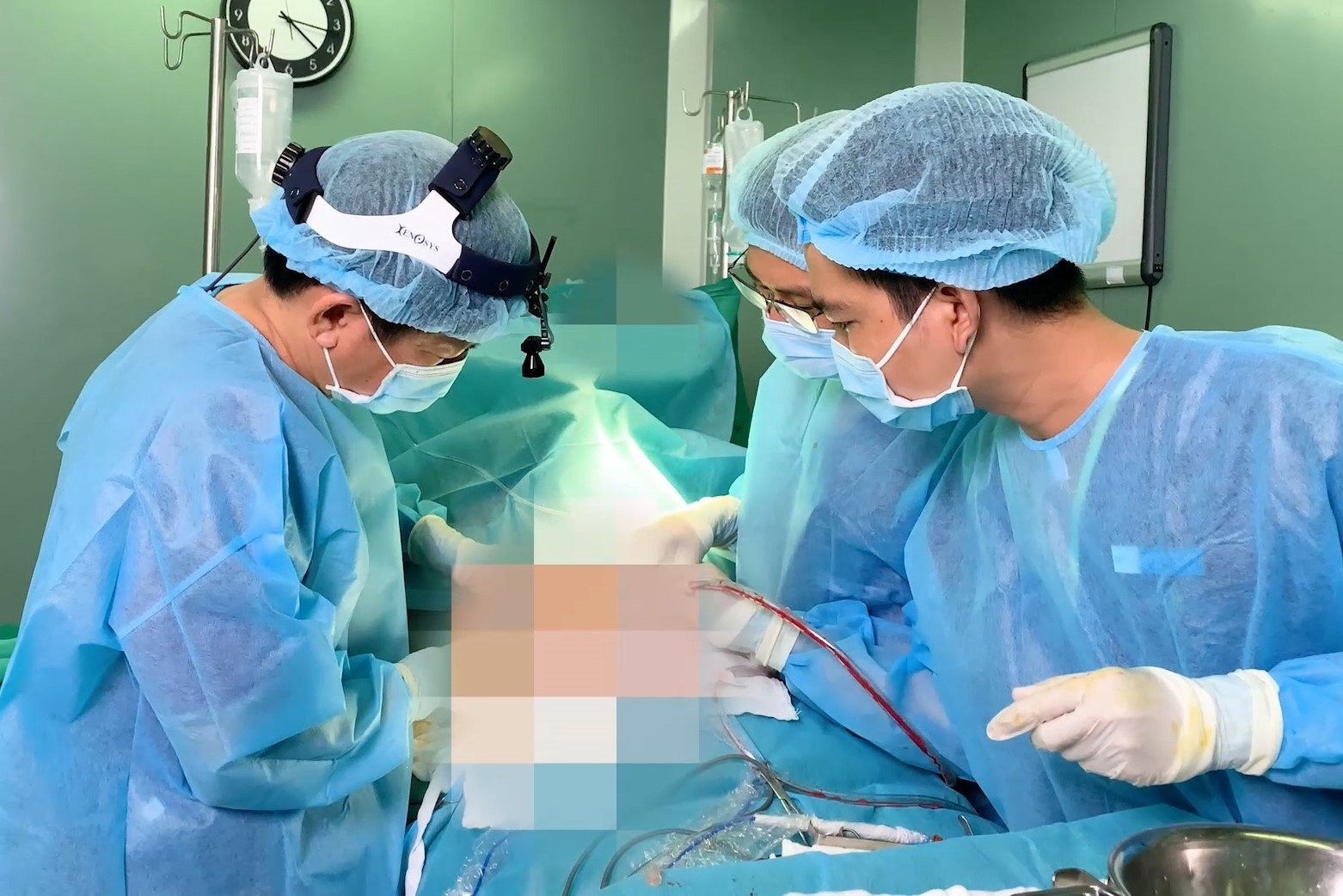 Loi ke cua benh nhan o TP.HCM bi bo quen gac trong nguc hinh anh