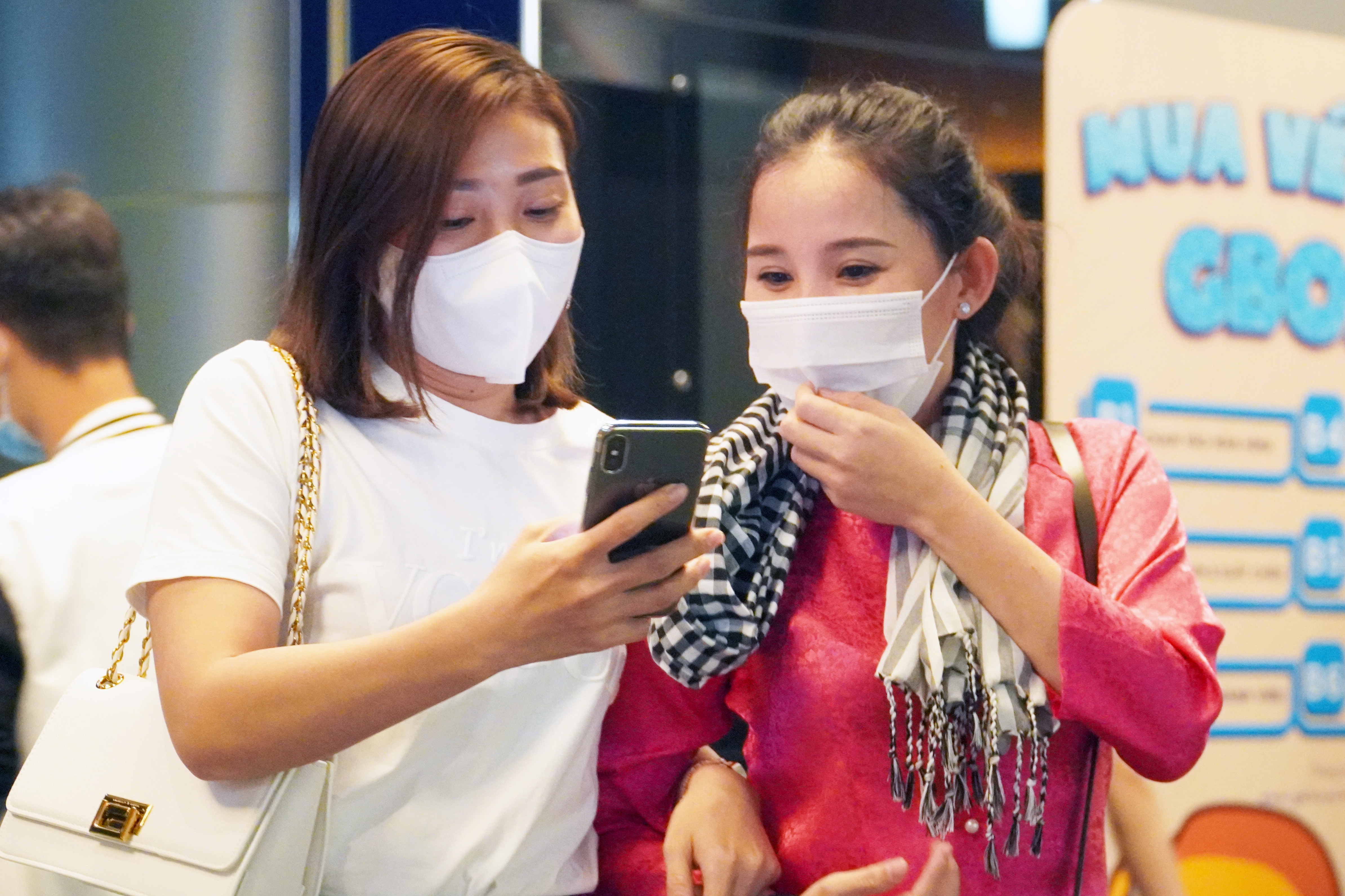 Rap phim dong duc sau 23h o TP.HCM hinh anh