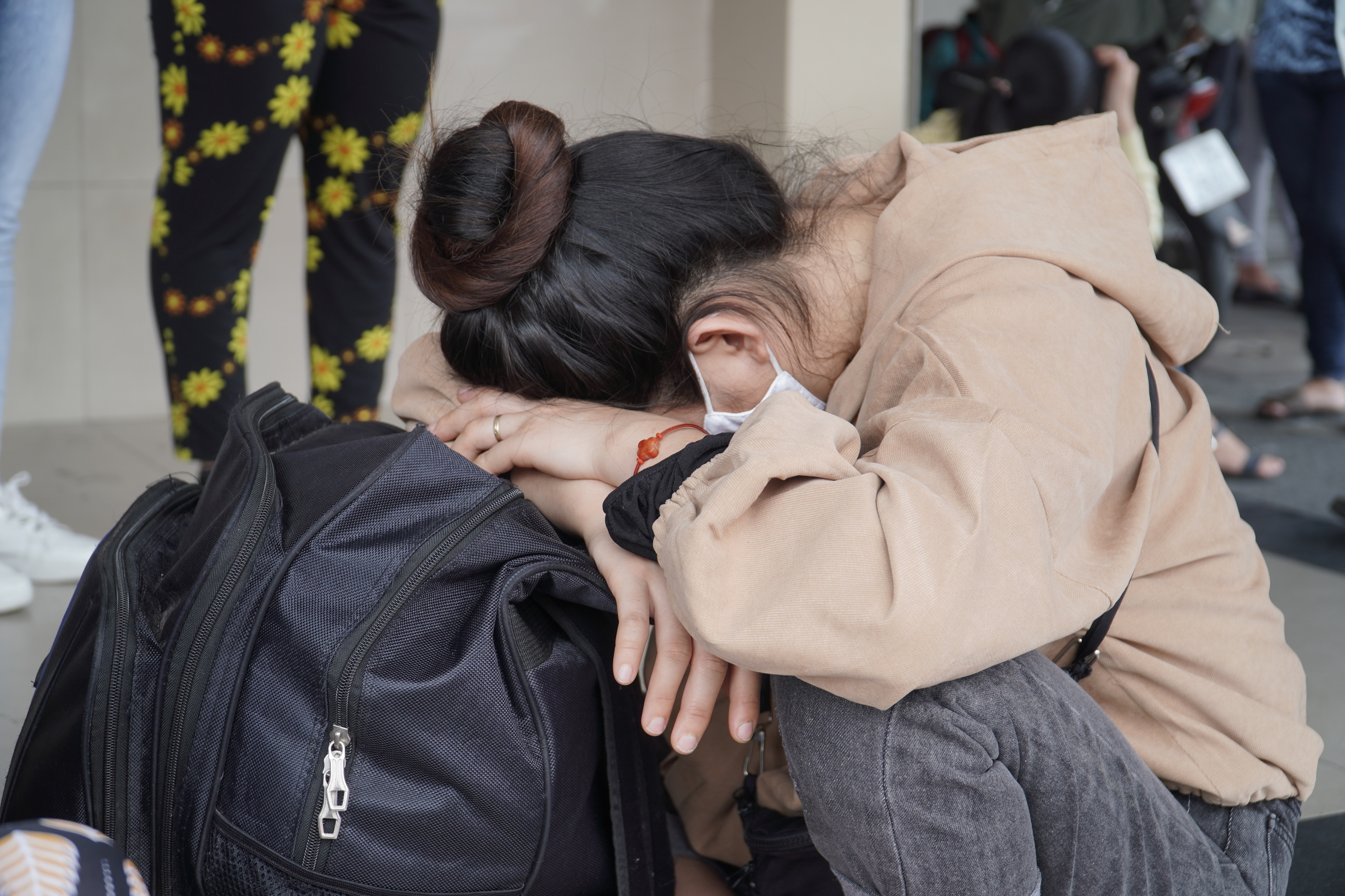 Hanh khach va vat o Ben xe Mien Tay hinh anh