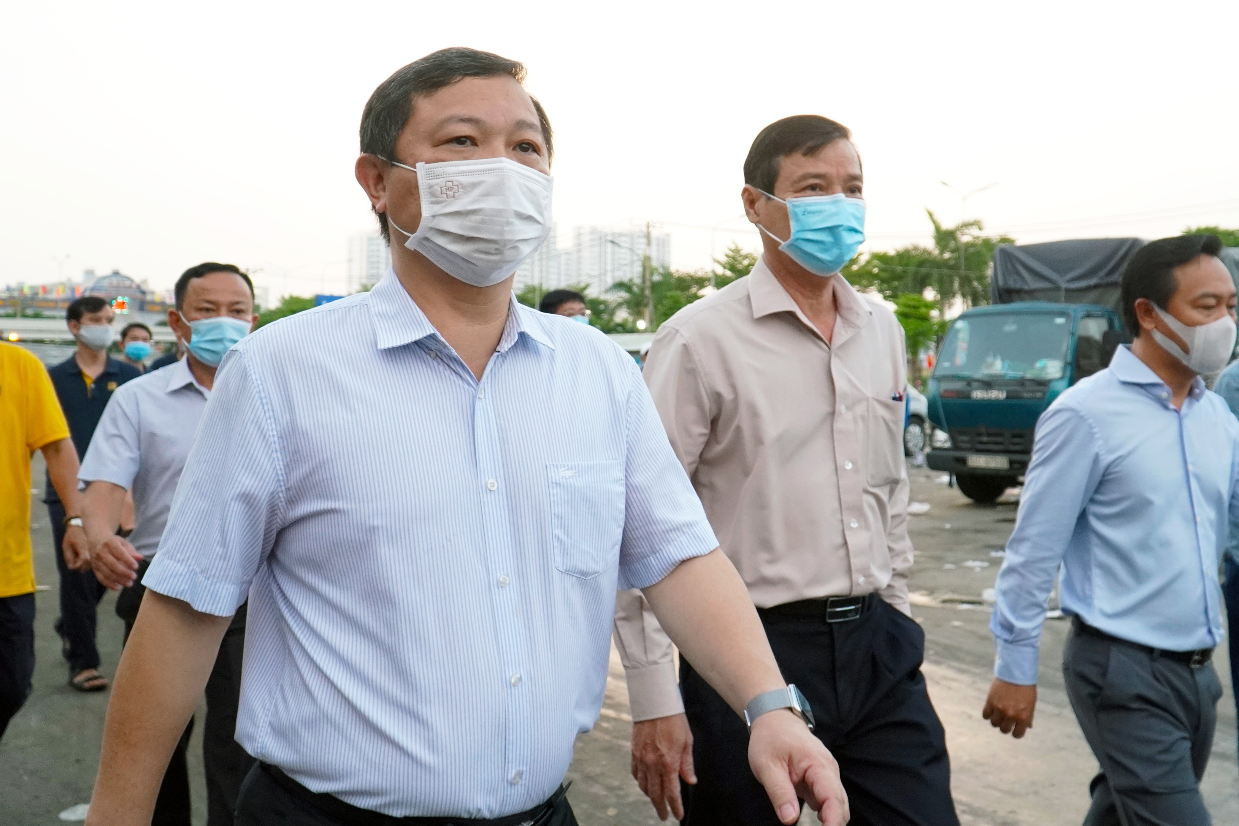 'Can xay dung kich ban phong Covid-19 tai cho Binh Dien' hinh anh