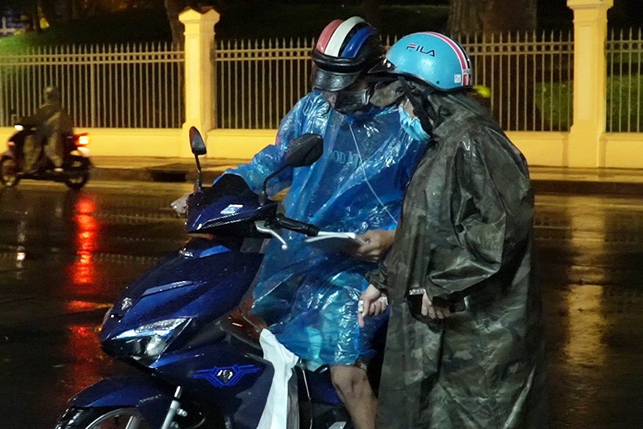 'Chua thay con di thi ve moi hay chau cach ly o truong' hinh anh