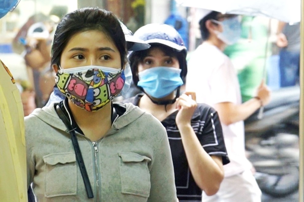 Doi mua xep hang ban vang o TP.HCM hinh anh