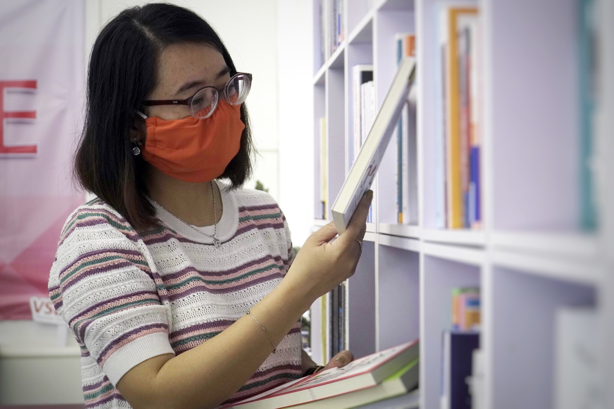 Thu vien cong dong phuc vu tra, ca phe mien phi tai TP.HCM hinh anh