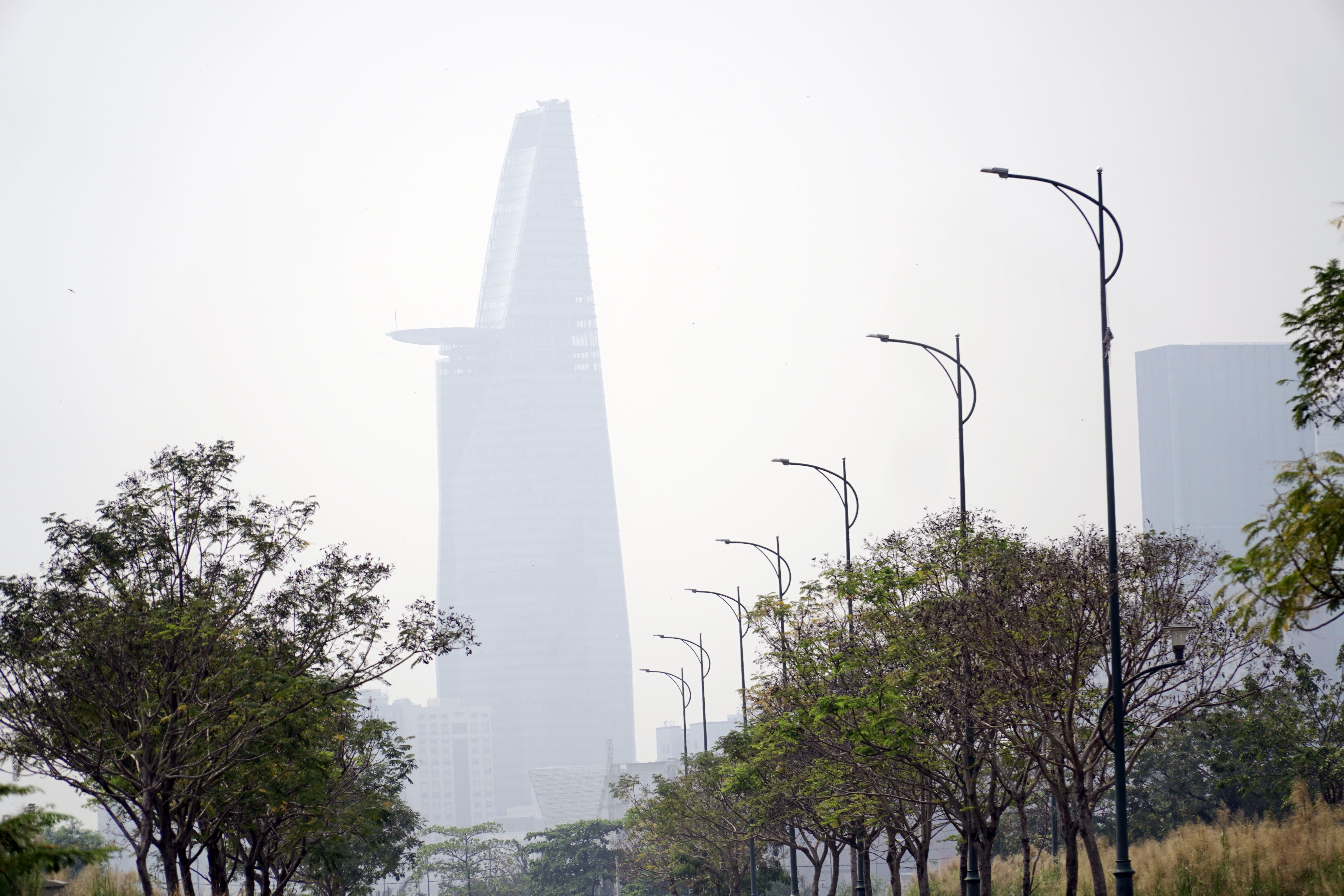 Nguoi dan TP.HCM lo lang truoc hien tuong mu kho hinh anh