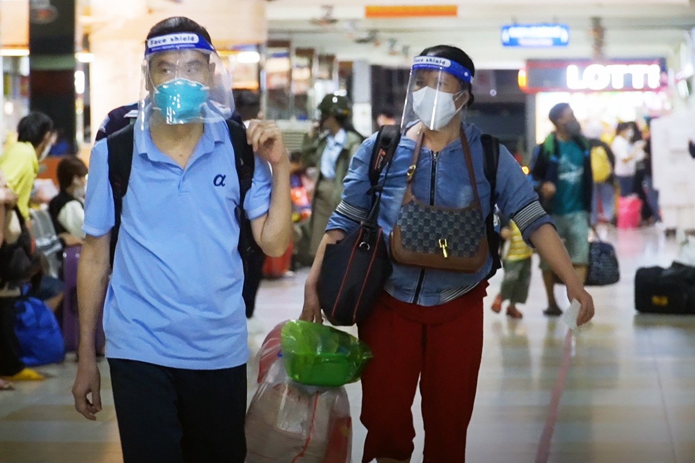 Ben xe Mien Dong nhon nhip nguoi ve que don Tet hinh anh