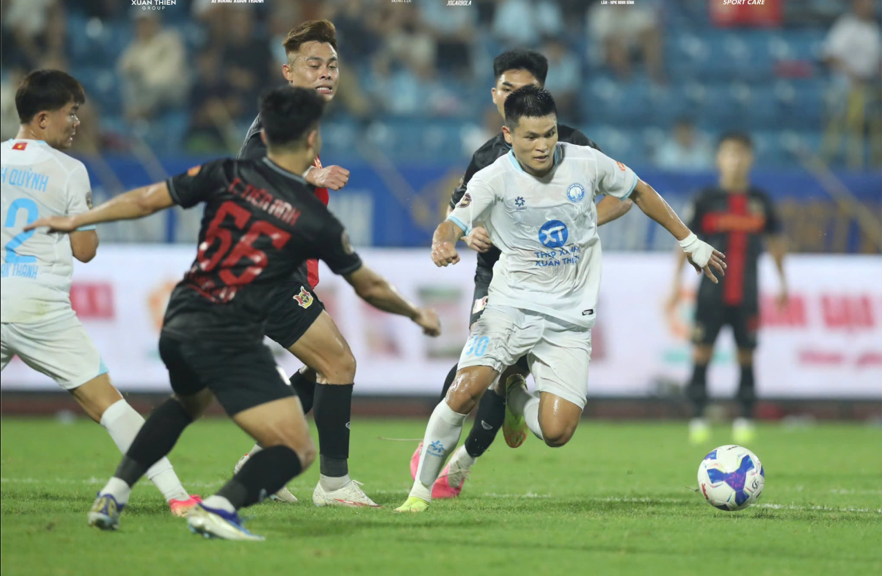 Vắng Xuân Son, Nam Định suýt thua Ninh Bình