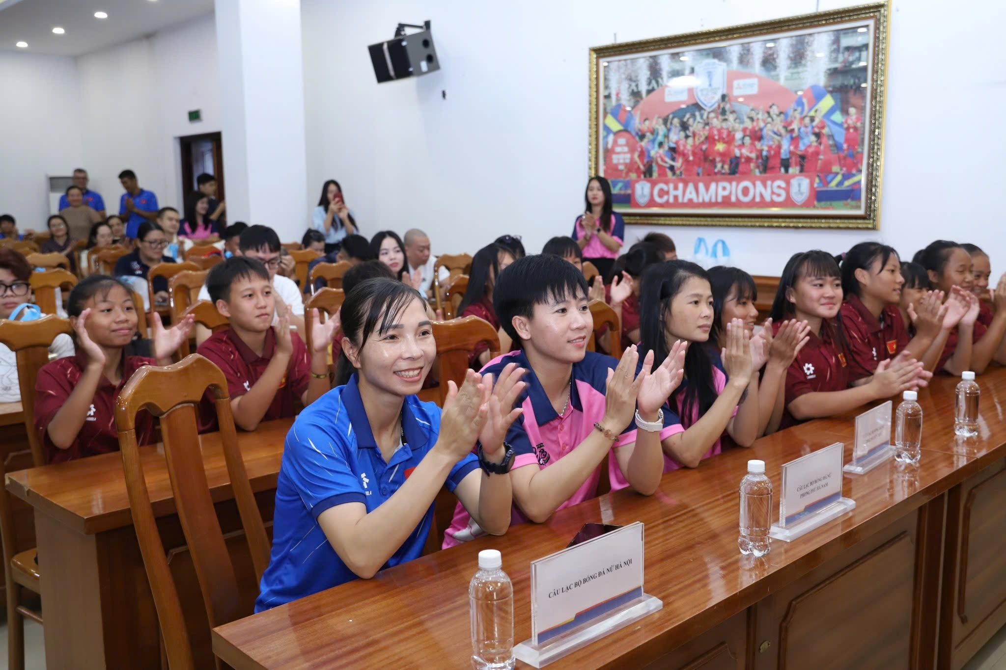 Bóng đá nữ ảnh 1