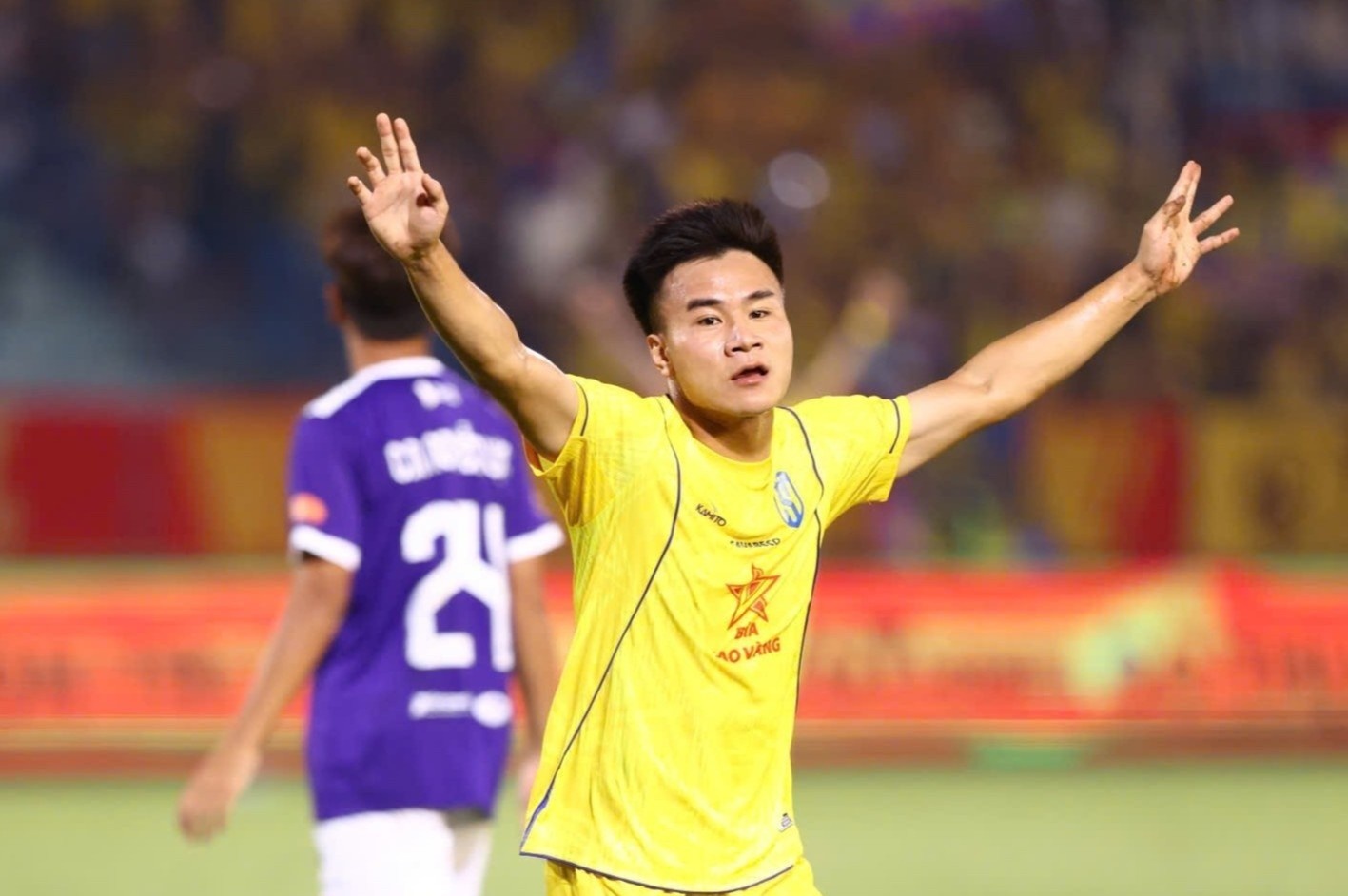 Sao trẻ vô danh rực sáng giữa các ngoại binh V.League