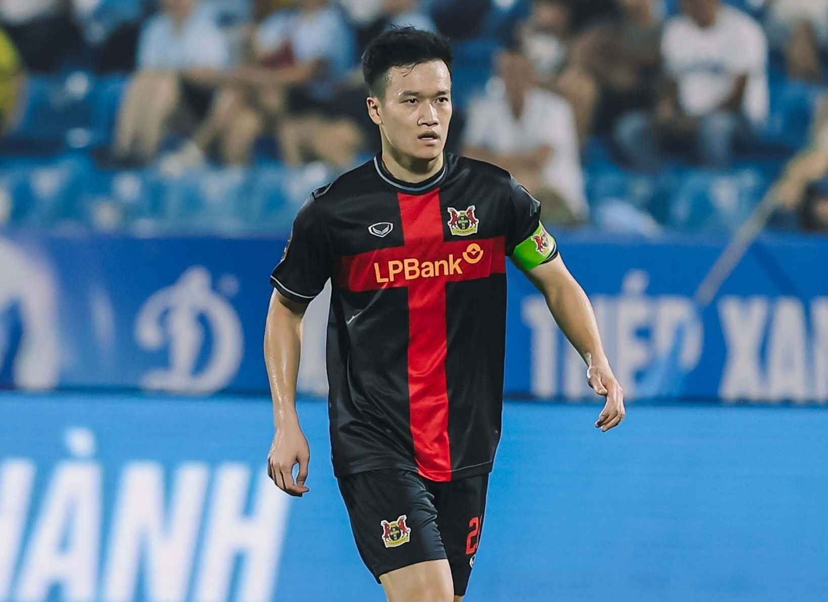 Đội bóng bầu Thụy thâu tóm 3 giải của V.League