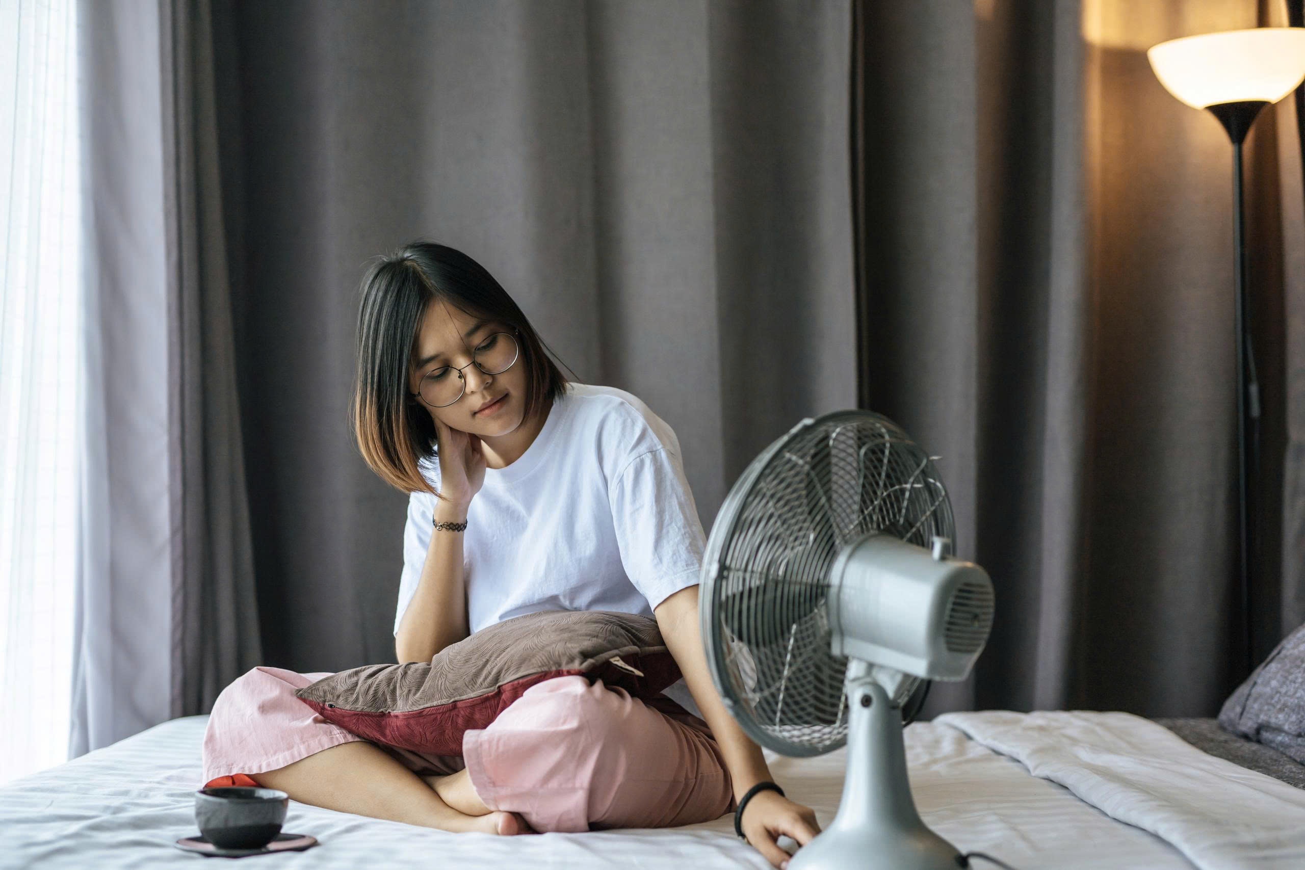 Lưu ý cho người bật quạt gió cả đêm lúc ngủ