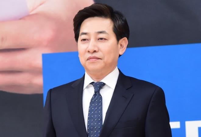 MC ky cuu Han Quoc bi khoi to vi chup len duoi vay phu nu hinh anh