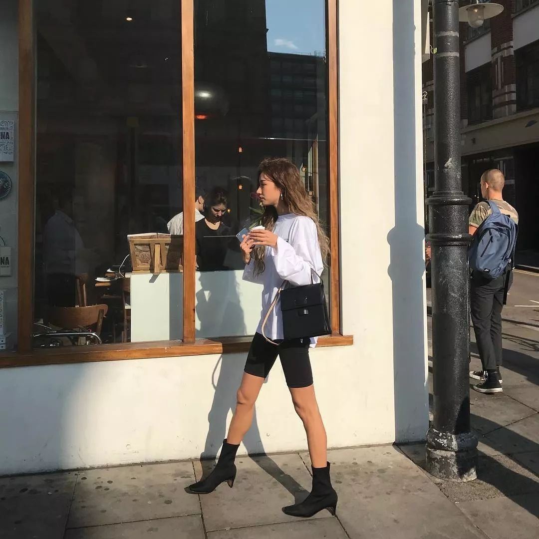 idol Han thoi thuong trong biker shorts anh 8