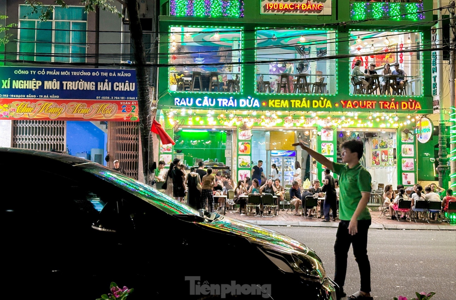cheo keo du khach anh 1