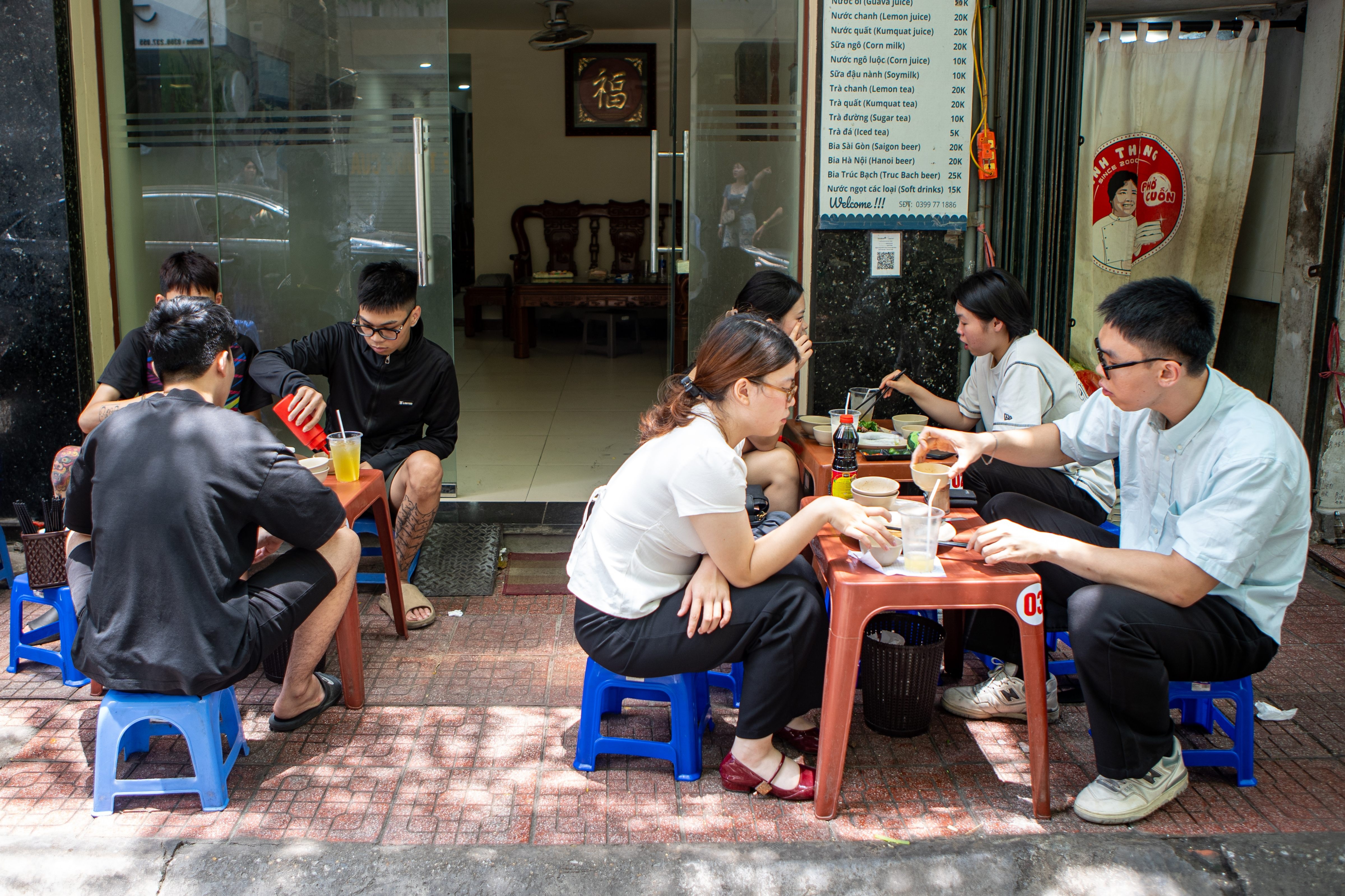 Viet Nam,  khach Tay anh 3