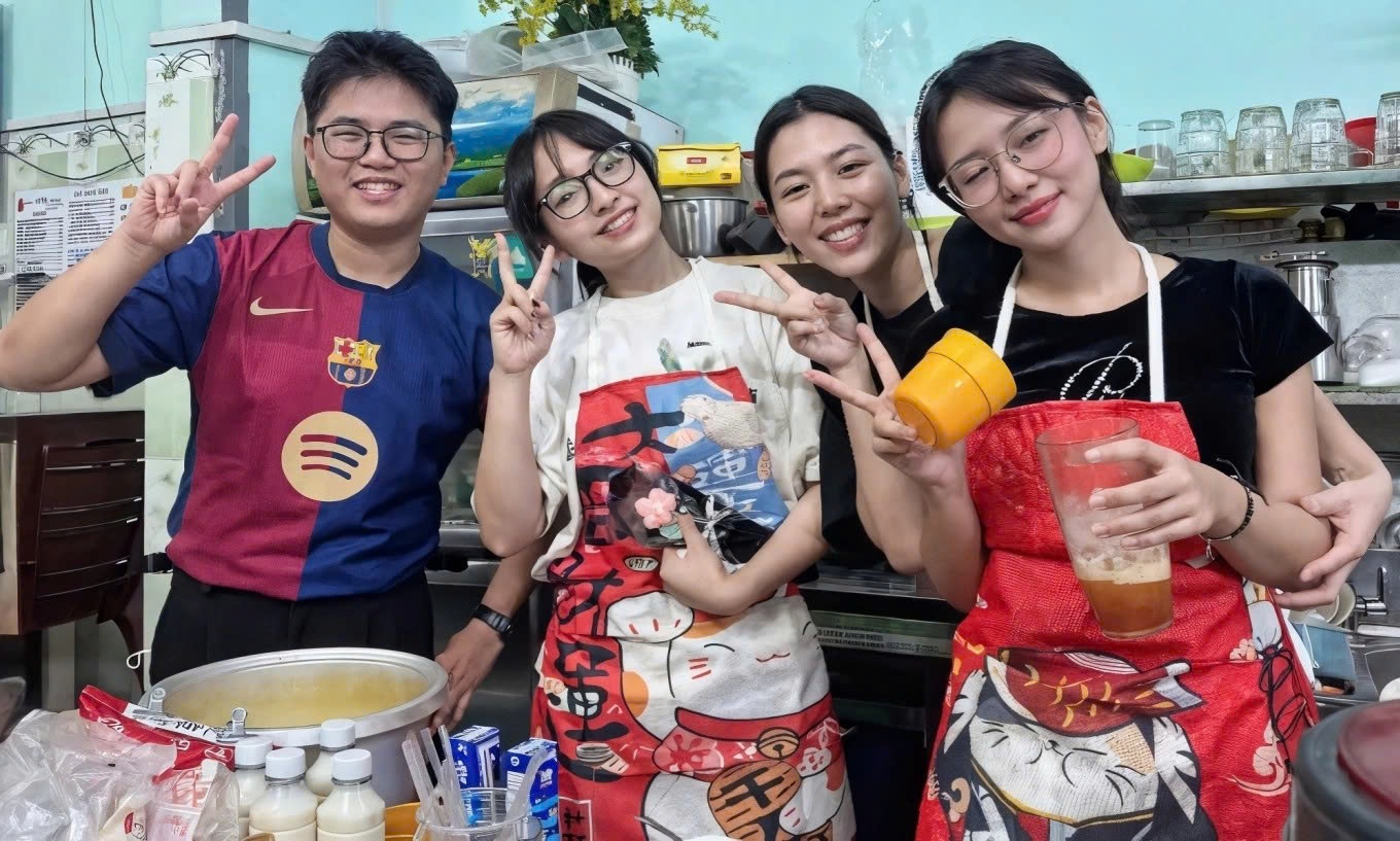 Con gai tham gia 'Em xinh say hi', quan com gia dinh noi tieng hinh anh