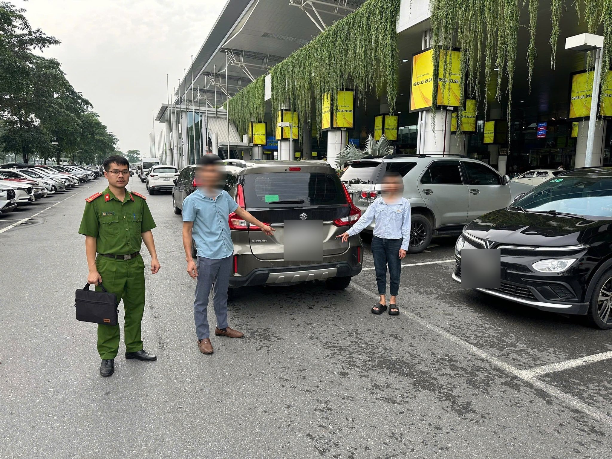 Khach Dai Loan bi thu 900.000 dong tu san bay Noi Bai ve khach san hinh anh