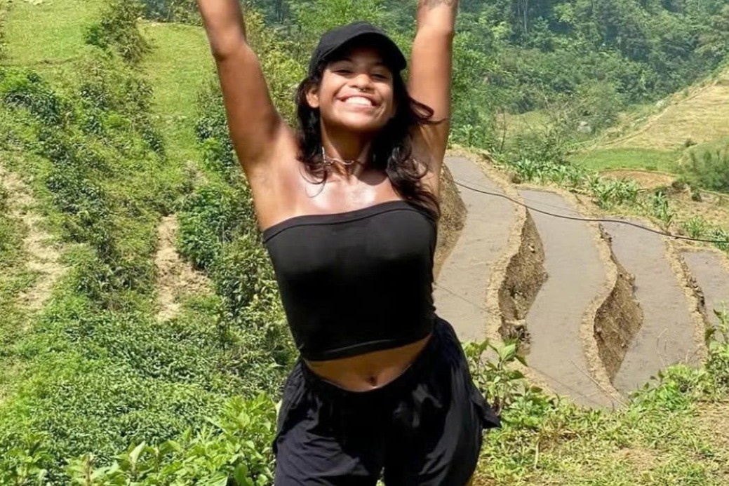 Khach Brazil roi xuong khe nui lua Indonesia hinh anh