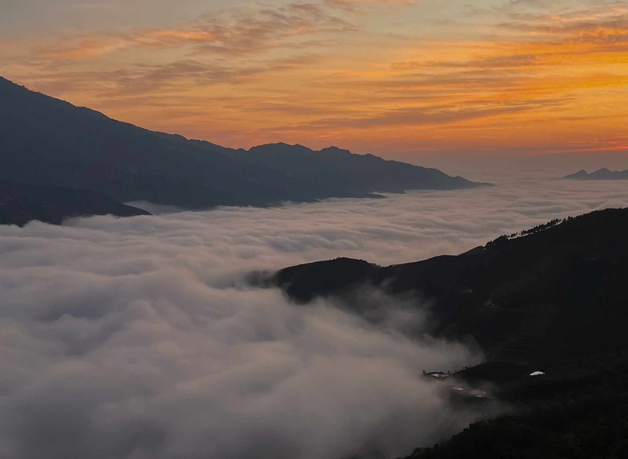 Bien may 'tua chon bong lai' o Ta Xua hinh anh