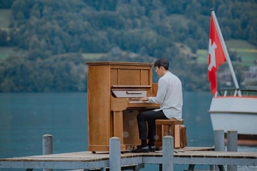 Khach van un un keo den lang o Thuy Si sau 'Ha canh noi anh' hinh anh