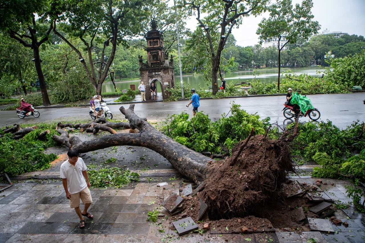 Ha Noi yeu cau tam dung hoat dong giai tri, du lich ung pho bao so 3 hinh anh