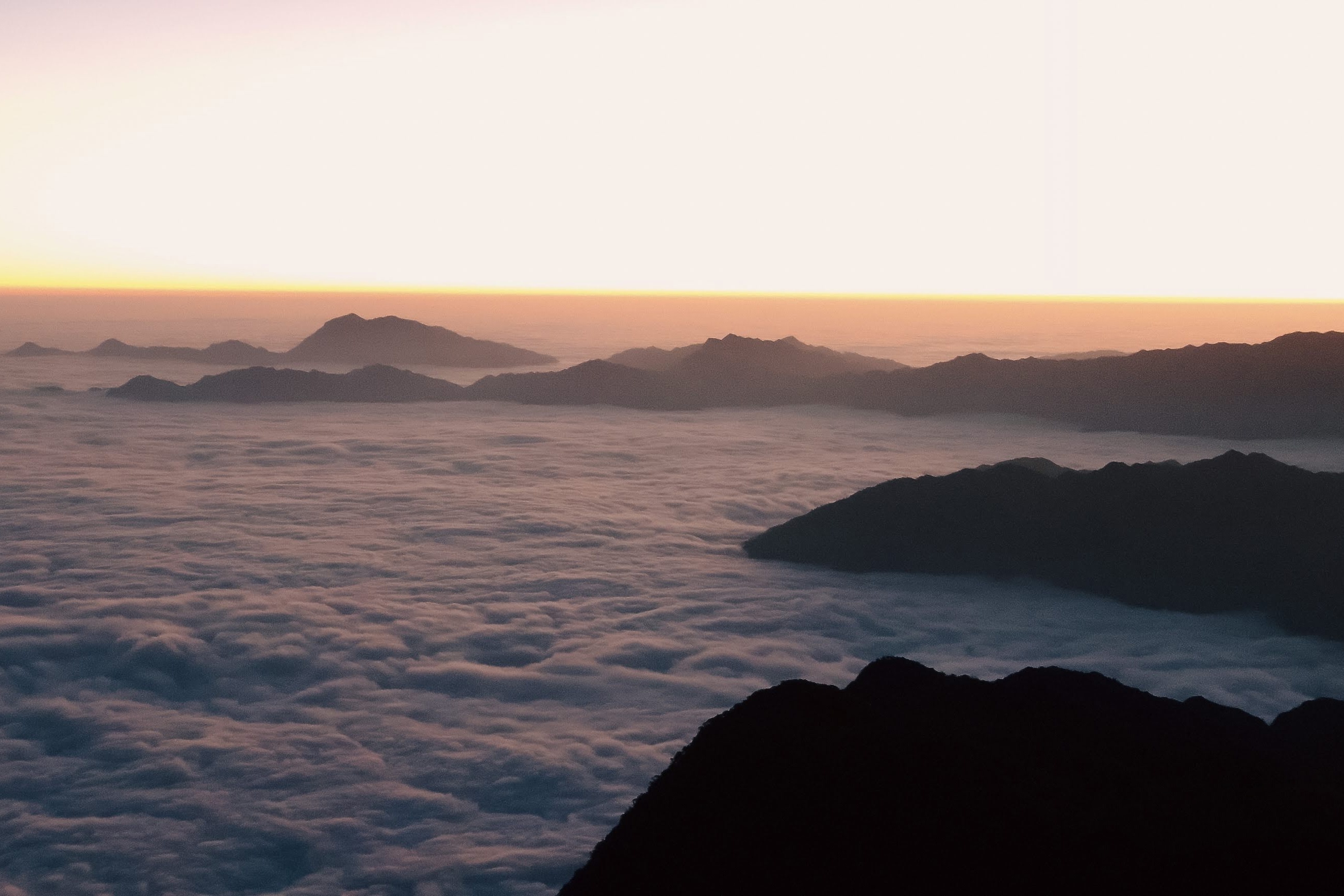 Bien may 'nhu ra khoi Trai Dat' o Ta Xua hinh anh