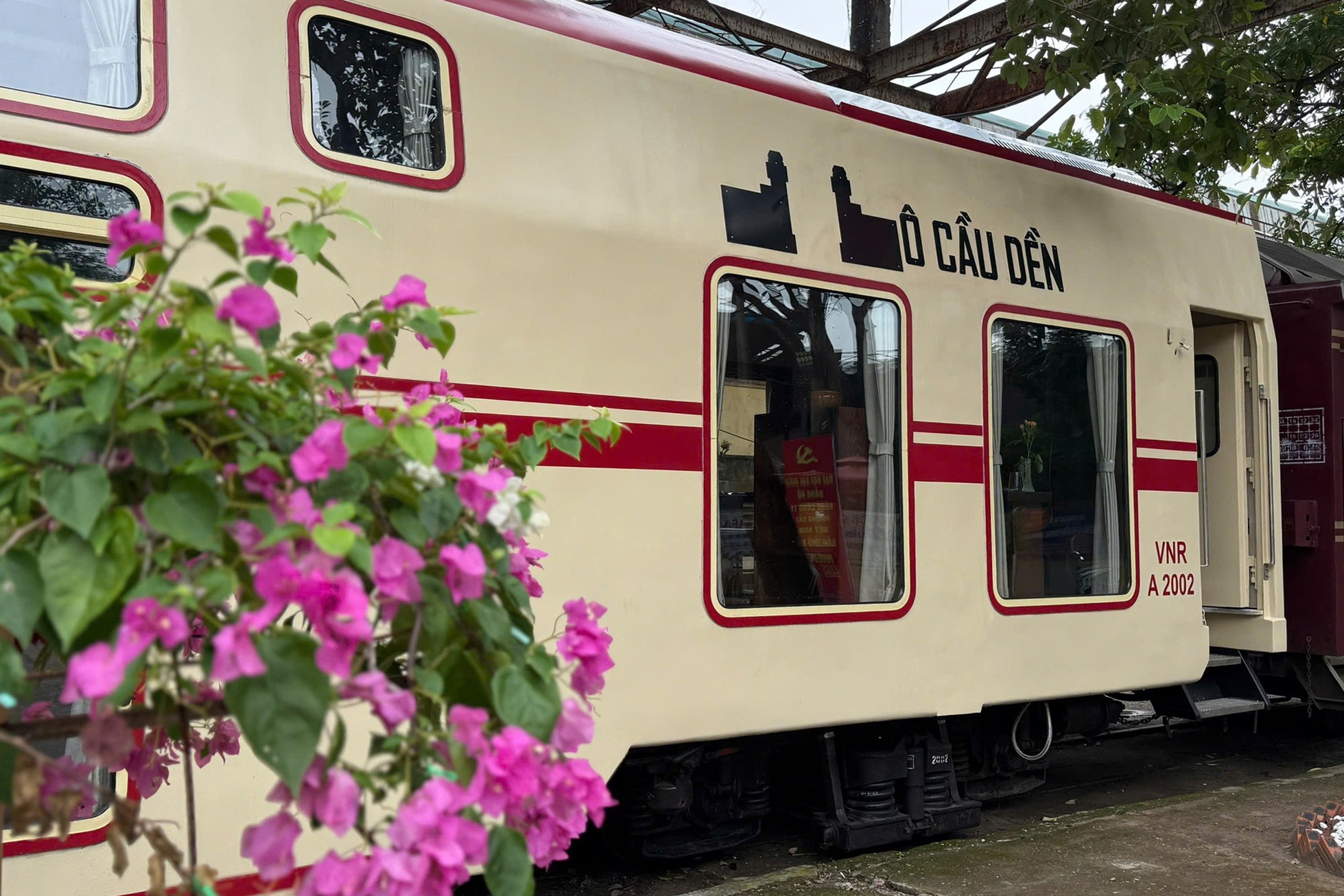 Doan tau du lich 2 tang dau tien cua Ha Noi hinh anh