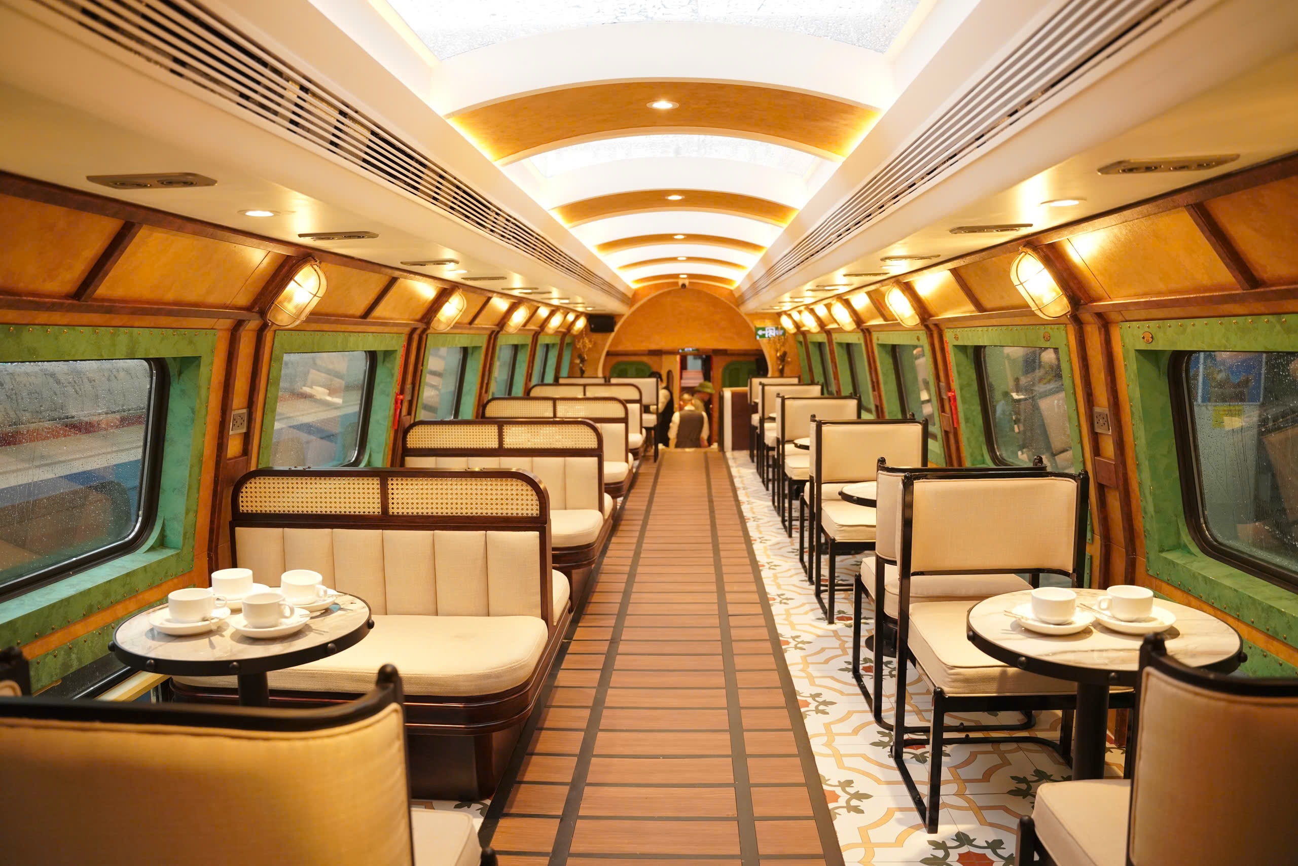 Gia ve du kien tau du lich 2 tang dau tien cua Ha Noi hinh anh